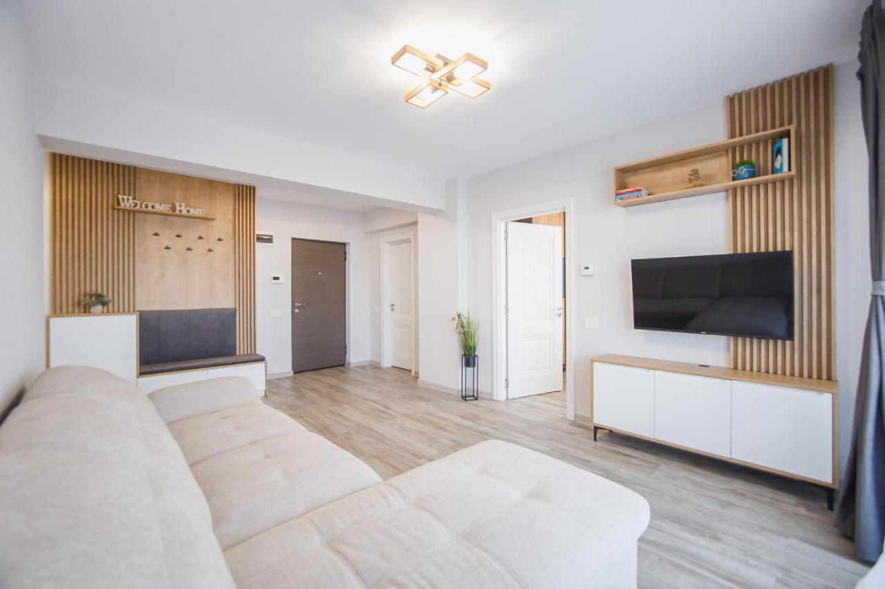 Creamy Wood Haven Apartment Орадеа Екстериор снимка