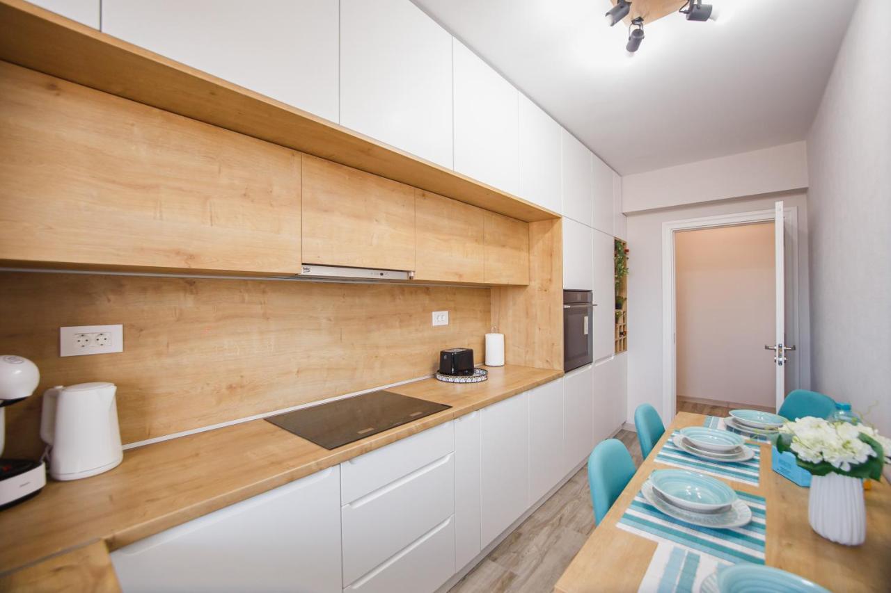 Creamy Wood Haven Apartment Орадеа Екстериор снимка