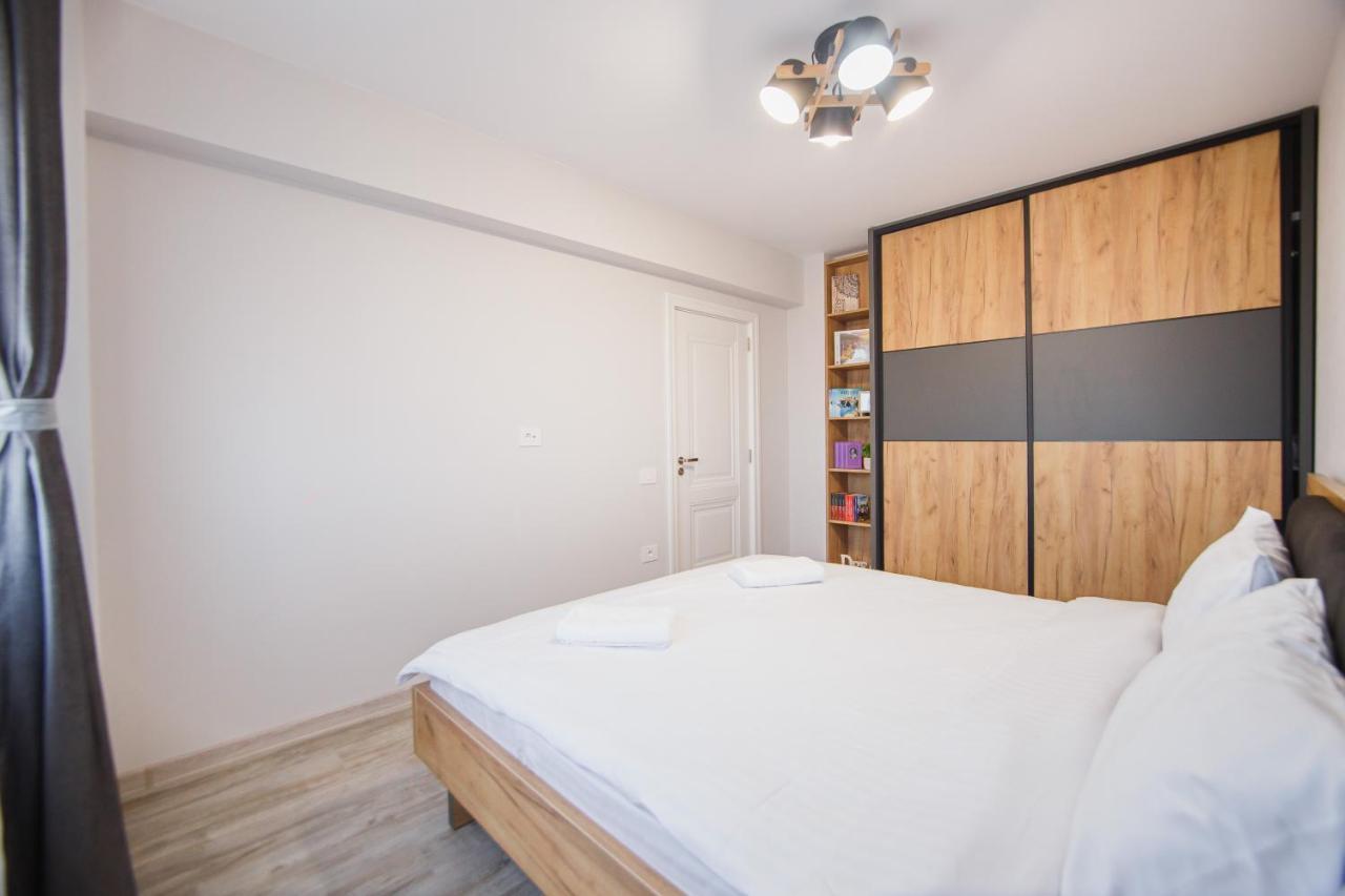 Creamy Wood Haven Apartment Орадеа Екстериор снимка