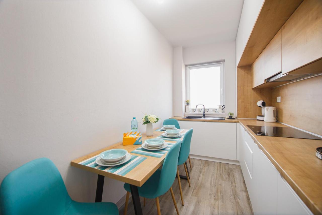 Creamy Wood Haven Apartment Орадеа Екстериор снимка