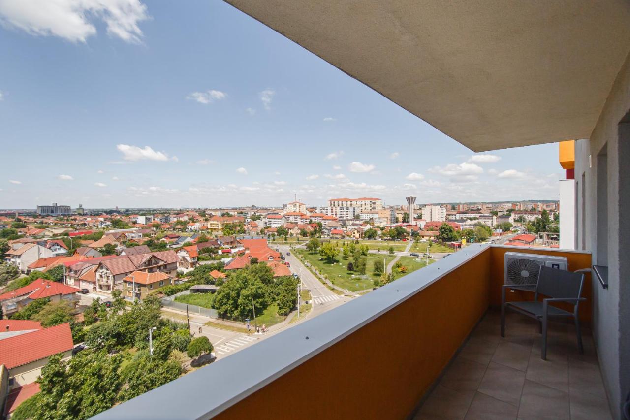 Creamy Wood Haven Apartment Орадеа Екстериор снимка