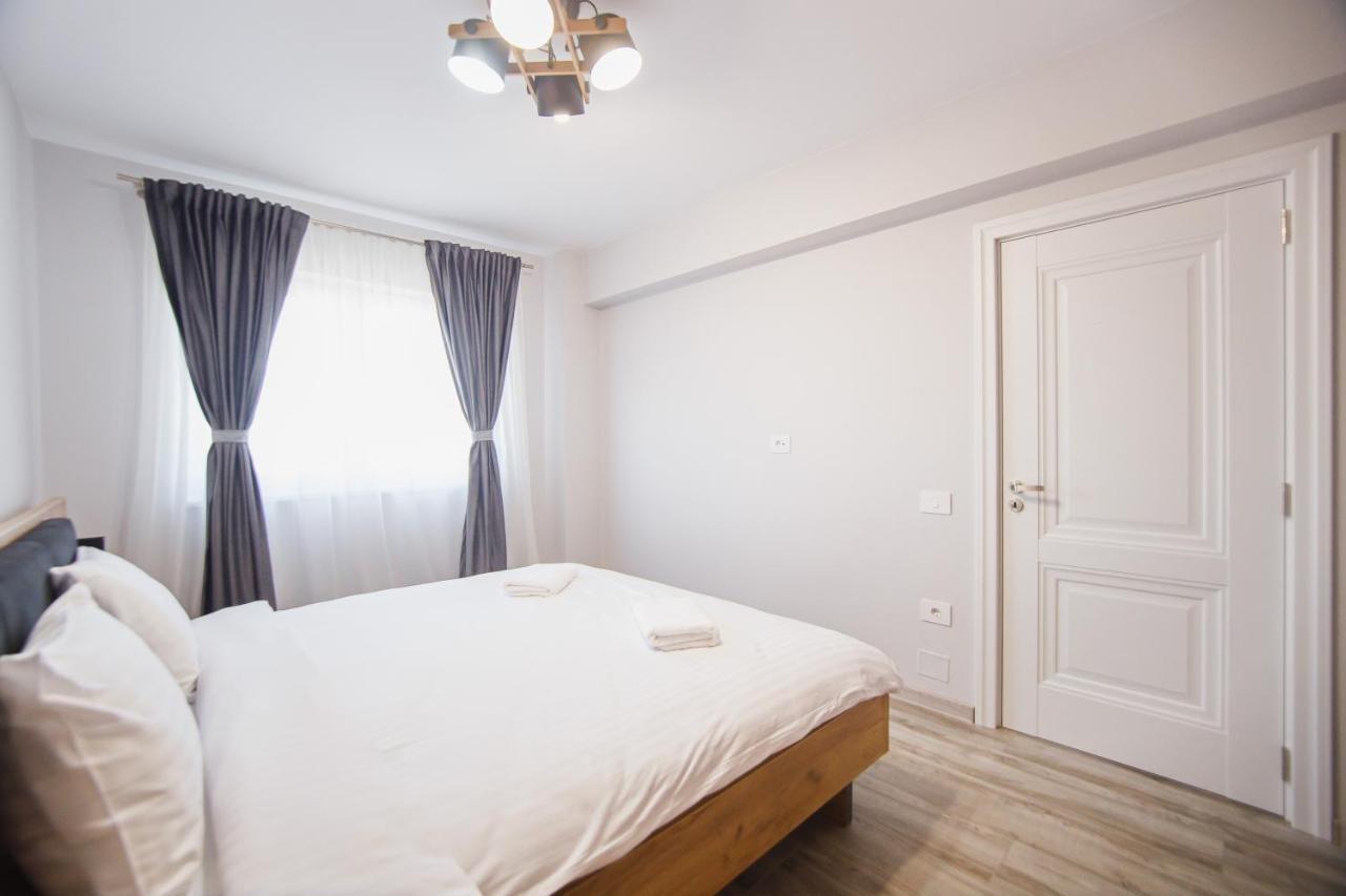 Creamy Wood Haven Apartment Орадеа Екстериор снимка